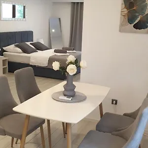 Romantic Rohreggerova Pola